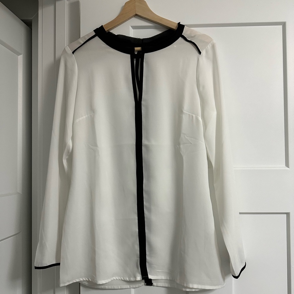 VENUS black and white blouse